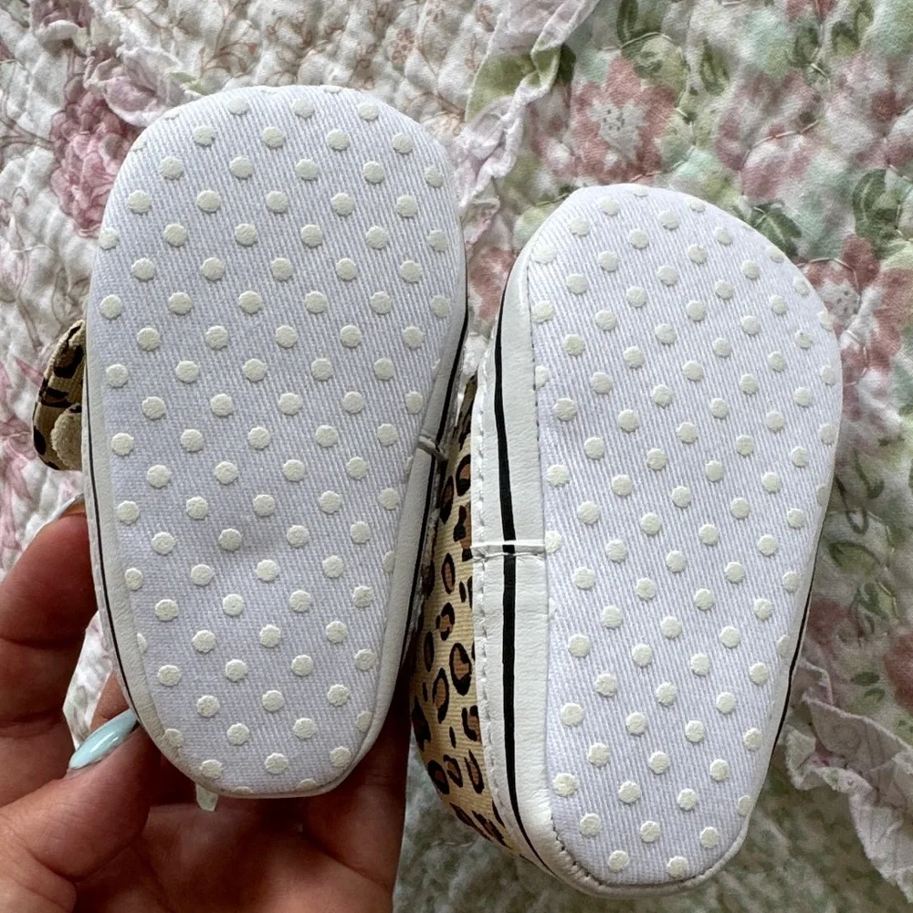 NWOT Leopard Print Baby Shoes with Bow 0-3 months